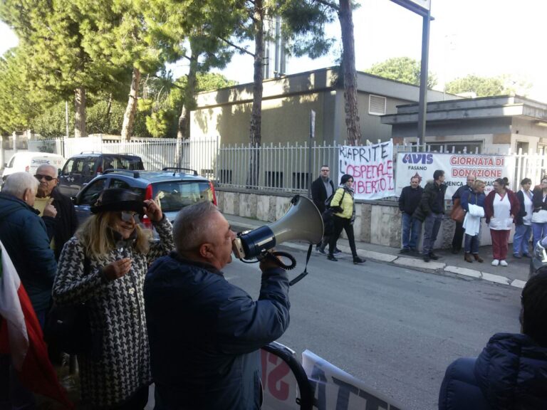 Proteste a Fasano sul piano di riordino ospedaliero: Scarafile contesta i politici Proteste a Fasano sul piano di riordino ospedaliero: Scarafile contesta i politici - Osservatorio Fasano