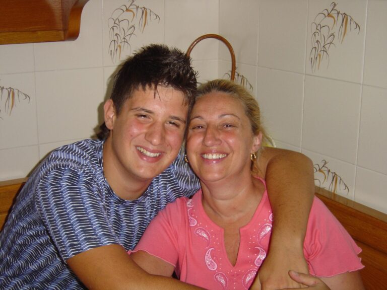 Si presenta a Fasano '18 ottobre 2006. Oltre le lacrime" di Katia Schiavone - Osservatorio Fasano