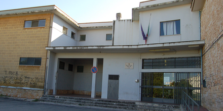 Oltre 900mila euro di finanziamento alla media ‘Pascoli’ ma i lavori restano un miraggio Oltre 900mila euro di finanziamento alla media 'Pascoli' ma i lavori restano un miraggio - Osservatorio Fasano