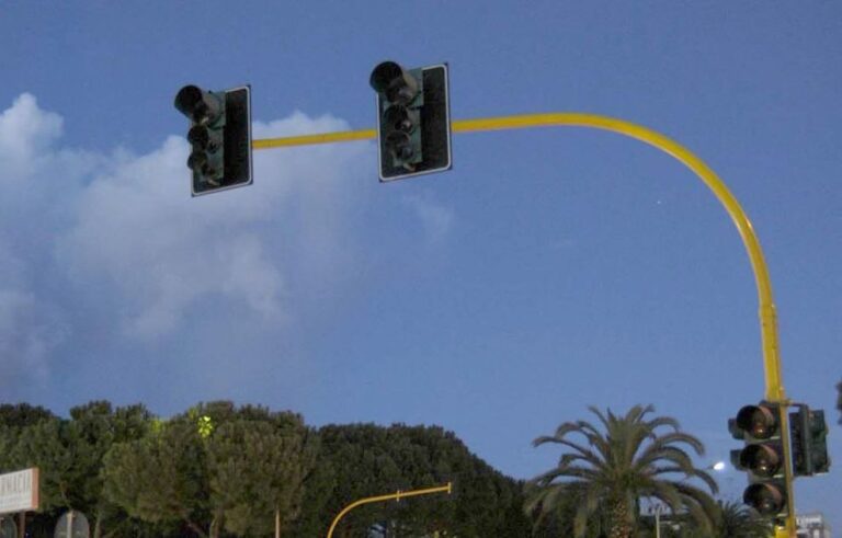 Fasano città dei 'semafori spenti': lentezza burocratica o negligenza dirigenziale? - Osservatorio Fasano