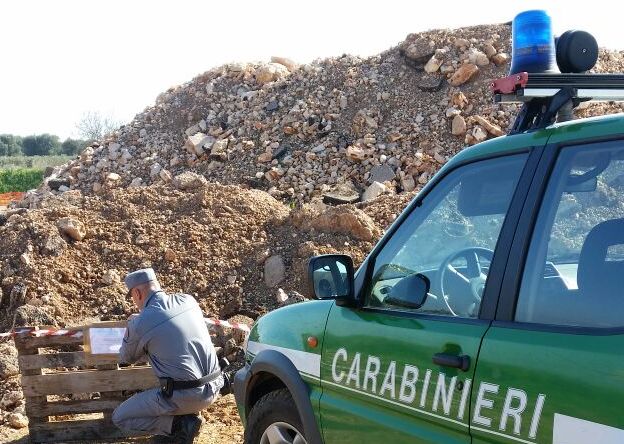 Sequestrata area piena di rifiuti a Torre Spaccata: denunciato fasanese Sequestrata area piena di rifiuti a Torre Spaccata: denunciato fasanese - Osservatorio Fasano