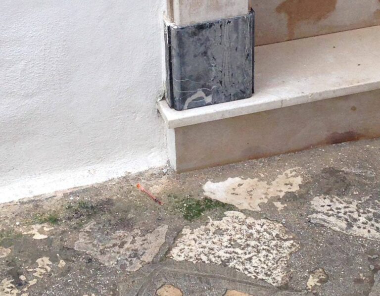 Siringa sporca di sangue nel centro storico di Fasano: il sindaco si rivolge ai carabinieri - Osservatorio Fasano