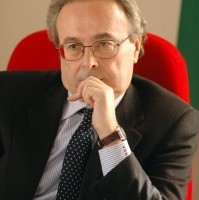 Cerimonia di consegna della cittadinanza onoraria al professor Piergiorgio Spaggiari Cerimonia di consegna della cittadinanza onoraria al professor Piergiorgio Spaggiari - Osservatorio Fasano