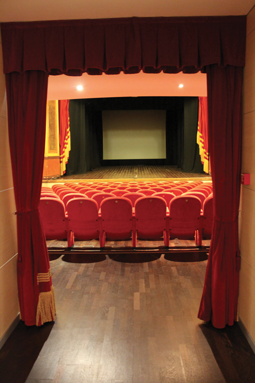 Teatro Sociale: scaduta la gestione, al momento resta chiuso. Quali le sue sorti? Teatro Sociale: scaduta la gestione, al momento resta chiuso. Quali le sue sorti? - Osservatorio Fasano