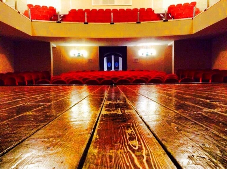 'Di scena a Fasano': primo spettacolo 'divino' al Teatro Sociale - Osservatorio Fasano