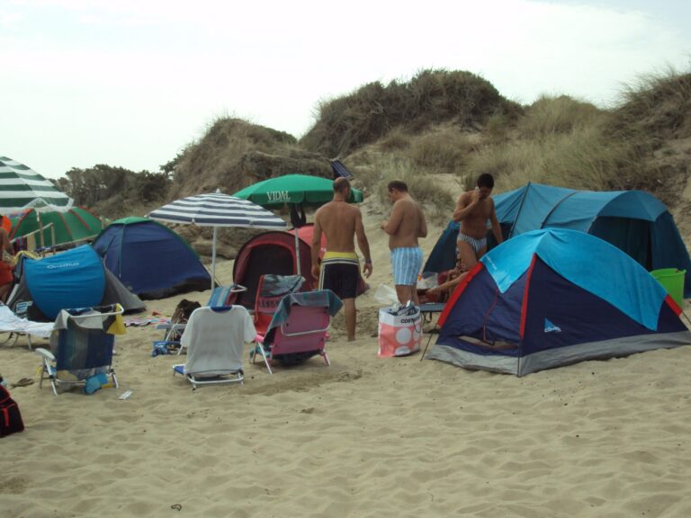 Bivacchi in spiaggia a Torre Canne: forze dell'ordine in campo per San Lorenzo e Ferragosto - Osservatorio Fasano
