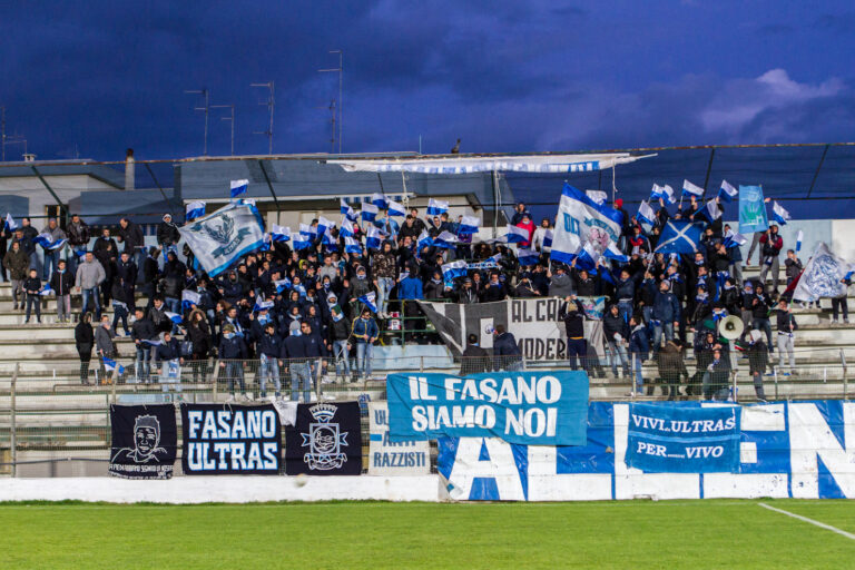 Il Fasano rallenta la corsa verso i play-off: vince il Salento Football Leverano Il Fasano rallenta la corsa verso i play-off: vince il Salento Football Leverano - Osservatorio Fasano