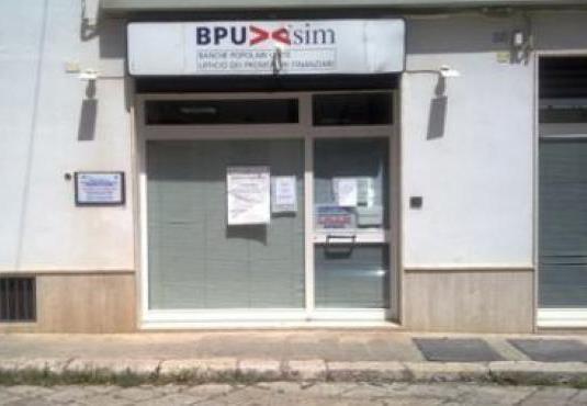 Dipendenti Tricom a Fasano a serio rischio licenziamento: sciopero e protesta in piazza Dipendenti Tricom a Fasano a serio rischio licenziamento: sciopero e protesta in piazza - Osservatorio Fasano