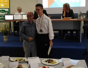 Lo studente dell’Alberghiero di Fasano Vittorio Verzola brilla ad un concorso nazionale Lo studente dell'Alberghiero di Fasano Vittorio Verzola brilla ad un concorso nazionale - Osservatorio Fasano