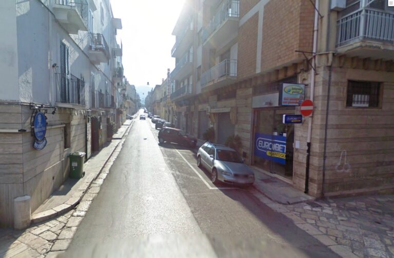 Musica e animazione in via Mignozzi a Fasano Musica e animazione in via Mignozzi a Fasano - Osservatorio Fasano