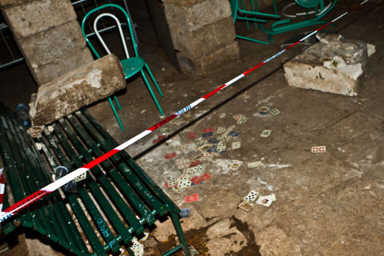 Crolla arco nella villa comunale: feriti due bambini - Osservatorio Fasano