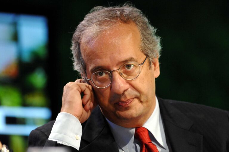 Grande attesa al ‘Da Vinci’ di Fasano per l’arrivo di Walter Veltroni Grande attesa al 'Da Vinci' di Fasano per l'arrivo di Walter Veltroni - Osservatorio Fasano