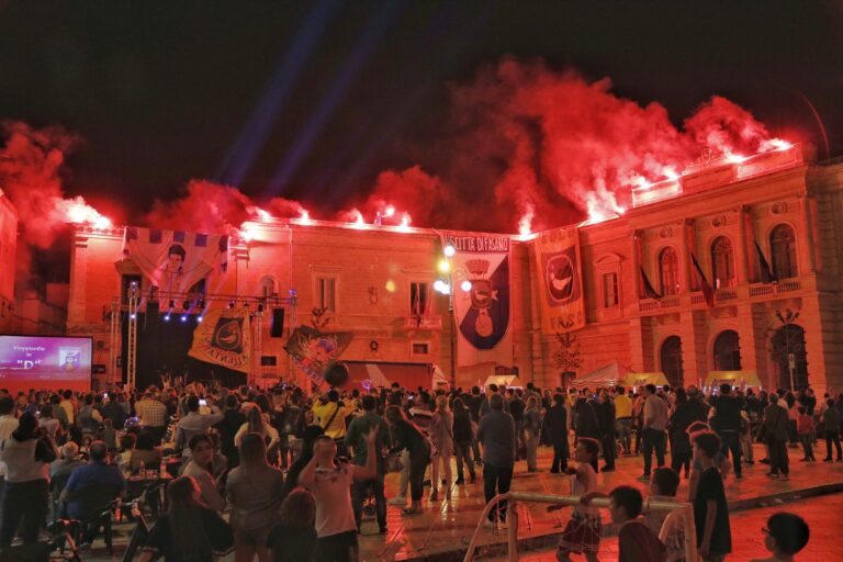 Festa della Fasano biancazzurra in piazza Ciaia VIDEO - Osservatorio Fasano