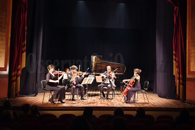 Accademia dei Cameristi: un unicum di archi e piano pervade il Teatro Sociale VIDEO Accademia dei Cameristi: un unicum di archi e piano pervade il Teatro Sociale VIDEO - Osservatorio Fasano