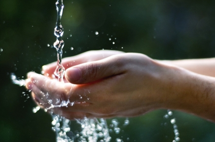Può una borsa rendere potabile l’acqua avvalendosi dell’aiuto del sole? Può una borsa rendere potabile l'acqua avvalendosi dell'aiuto del sole? - Osservatorio Fasano