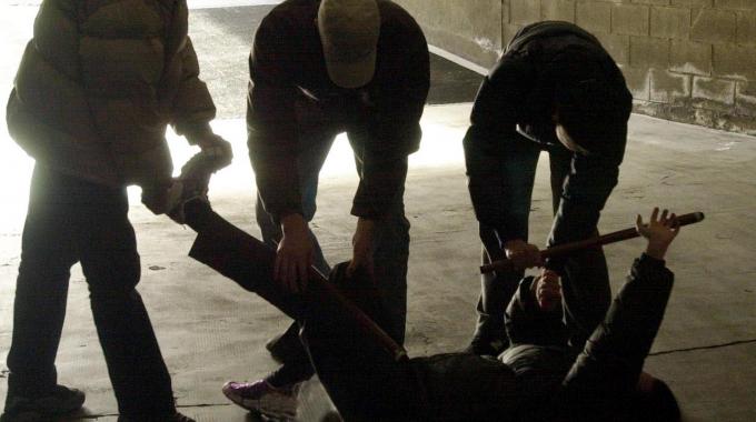 Aggressione nella notte ai danni di un giovane pezzaiolo Aggressione nella notte ai danni di un giovane pezzaiolo - Osservatorio Fasano