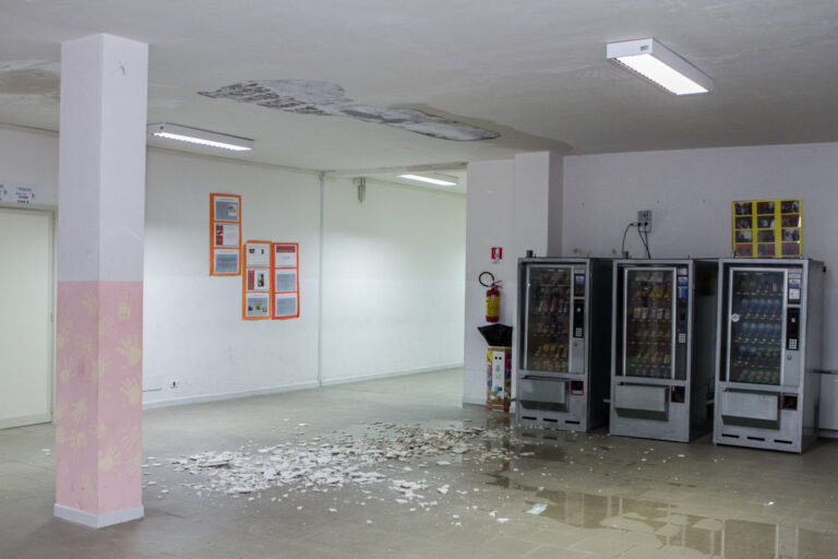 Crollo all'Alberghiero: la rabbia della dirigente Cirasino e degli studenti - Osservatorio Fasano