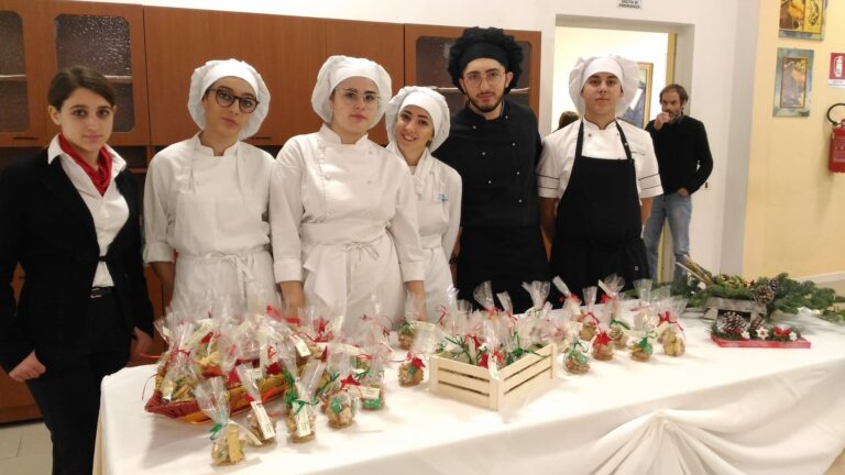 Attività di orientamento all’Istituto Professionale Alberghiero ‘G. Salvemini’ Attività di orientamento all'Istituto Professionale Alberghiero 'G. Salvemini' - Osservatorio Fasano