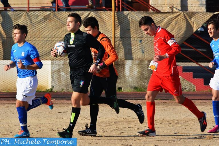 Gli Allievi della Bs Soccer Team Fasano fermati dall'arbitro - Osservatorio Fasano