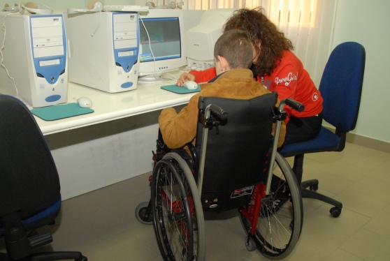 Alunni disabili: tagli all’assistenza e l’integrazione scolastica è a rischio Alunni disabili: tagli all'assistenza e l'integrazione scolastica è a rischio - Osservatorio Fasano