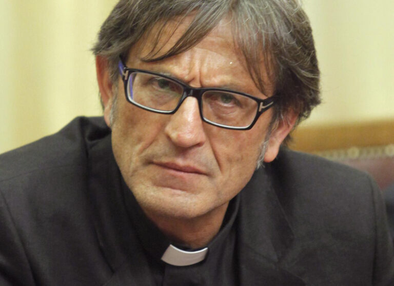 Cultura della legalità: l’Alberghiero di Fasano ospita don Aniello Manganiello Cultura della legalità: l'Alberghiero di Fasano ospita don Aniello Manganiello - Osservatorio Fasano