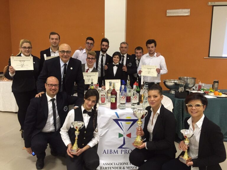 Concluso il corso di barman all'Alberghiero di Fasano - Osservatorio Fasano