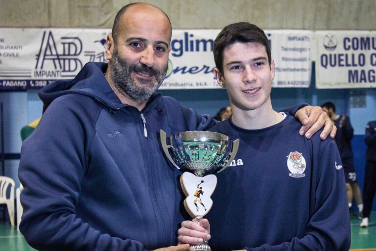 Marco Santoro vince il premio di ‘Miglior Giocatore’ Marco Santoro vince il premio di 'Miglior Giocatore' - Osservatorio Fasano