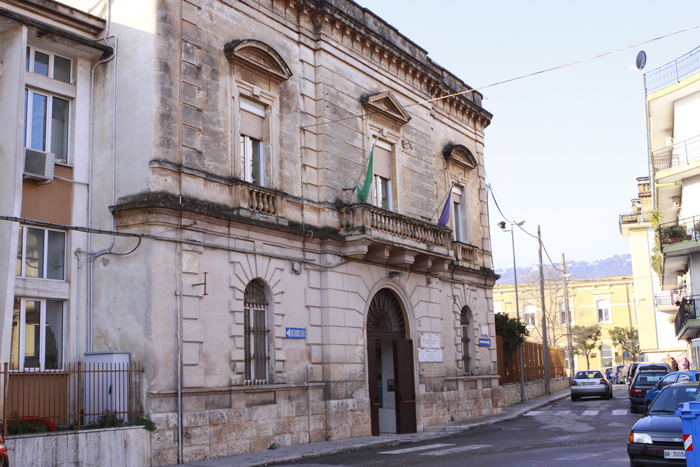 Il Consiglio d’Istituto della Bianco-Pascoli non vuole la nuova preside Il Consiglio d'Istituto della Bianco-Pascoli non vuole la nuova preside - Osservatorio Fasano