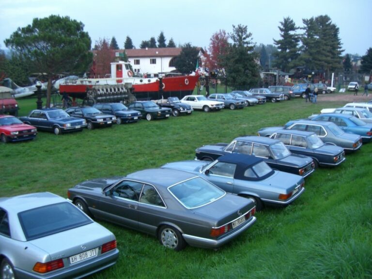 Bmw e Mercedes storiche in esposizione alla Selva di Fasano - Osservatorio Fasano