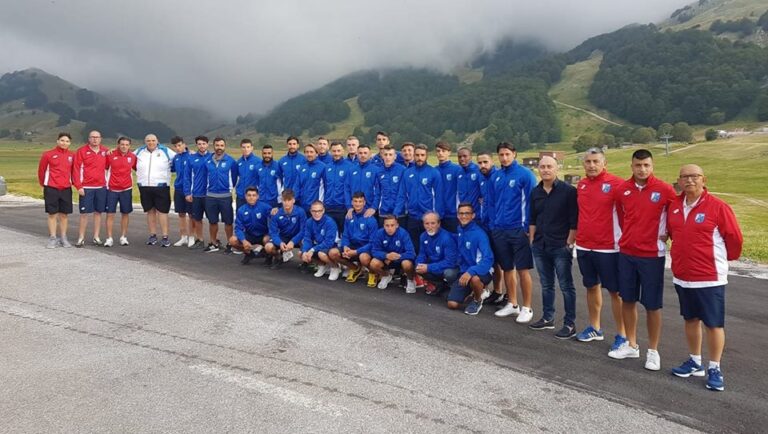 Mister Laterza porta i suoi ragazzi a Campitello Matese Mister Laterza porta i suoi ragazzi a Campitello Matese - Osservatorio Fasano