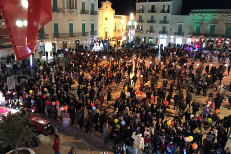 Si apre oggi, con la prima sfilata dei carri, il Carnevale fasanese Si apre oggi, con la prima sfilata dei carri, il Carnevale fasanese - Osservatorio Fasano