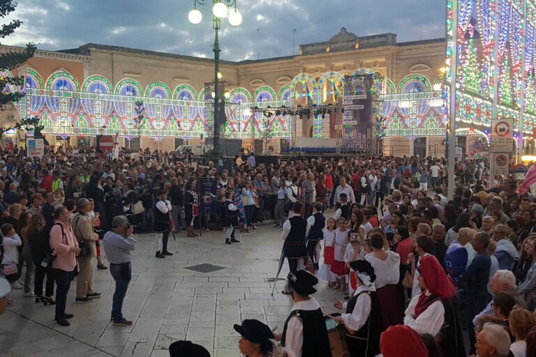 La consegna delle chiavi della città dà inizio alla festa VIDEO - Osservatorio Fasano