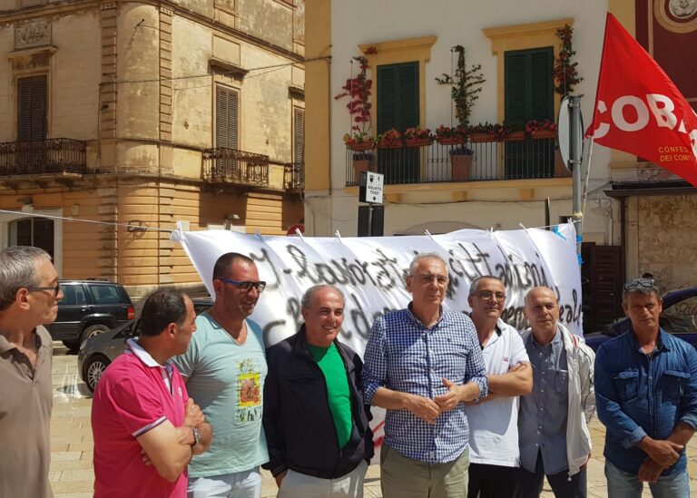 Sit-in dei Cobas per il caso Tradeco - Osservatorio Fasano