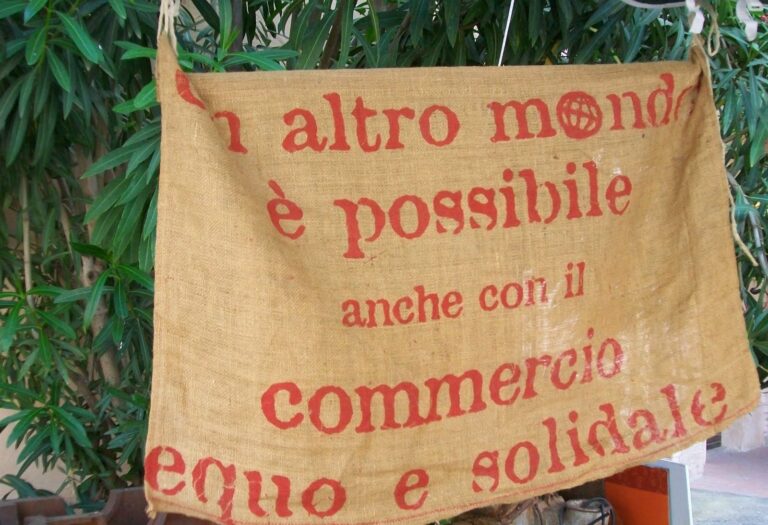 Scuola di volontariato alla Bottega ‘Equo e non solo’ di Fasano Scuola di volontariato alla Bottega 'Equo e non solo' di Fasano - Osservatorio Fasano