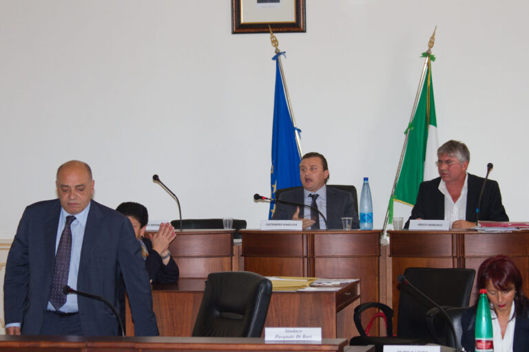 Approdano in consiglio comunale i regolamenti su compostiere e adozione cani - Osservatorio Fasano