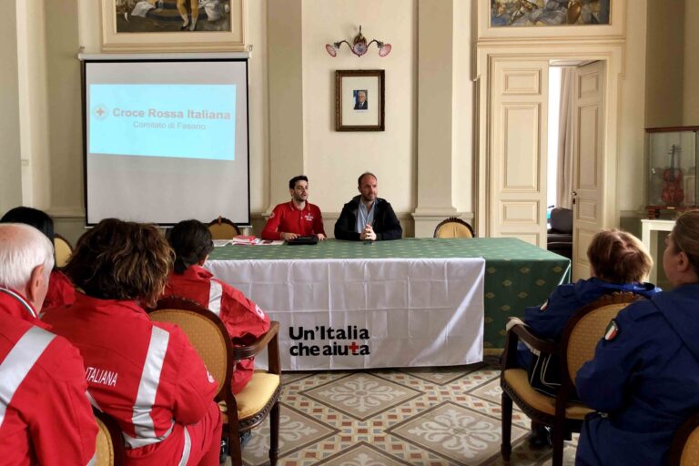 Al via la Settimana della Croce Rossa: issata la bandiera sul Municipio - Osservatorio Fasano