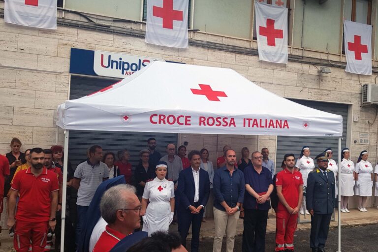 Inaugurata la nuova ambulanza della CRI VIDEO Inaugurata la nuova ambulanza della CRI VIDEO - Osservatorio Fasano