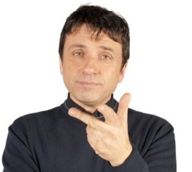 Dario Ballantini sul palco del Teatro Kennedy con ‘Da Balla a Dalla’ Dario Ballantini sul palco del Teatro Kennedy con 'Da Balla a Dalla' - Osservatorio Fasano