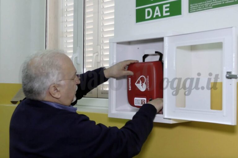 Un defibrillatore per la Collodi VIDEO - Osservatorio Fasano