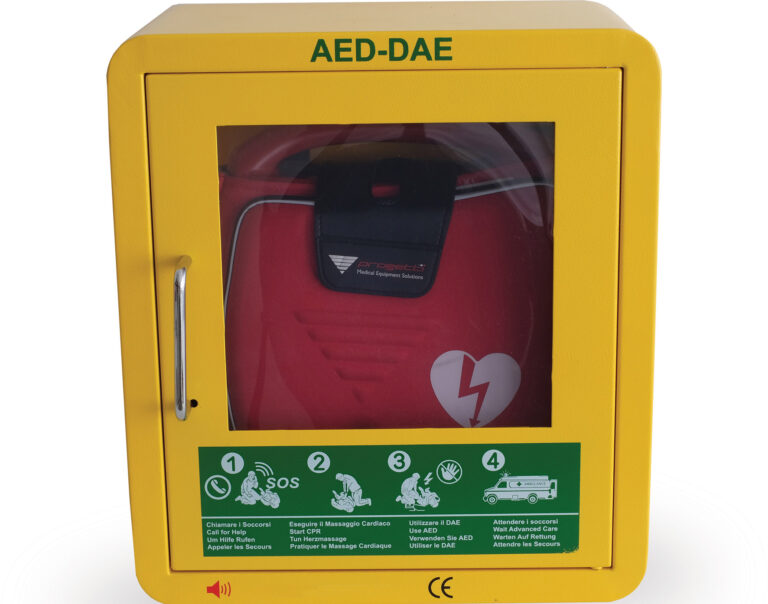 La ‘Peppino Di Carolo’ dona un defibrillatore alla scuola di Pozzo Faceto La 'Peppino Di Carolo' dona un defibrillatore alla scuola di Pozzo Faceto - Osservatorio Fasano