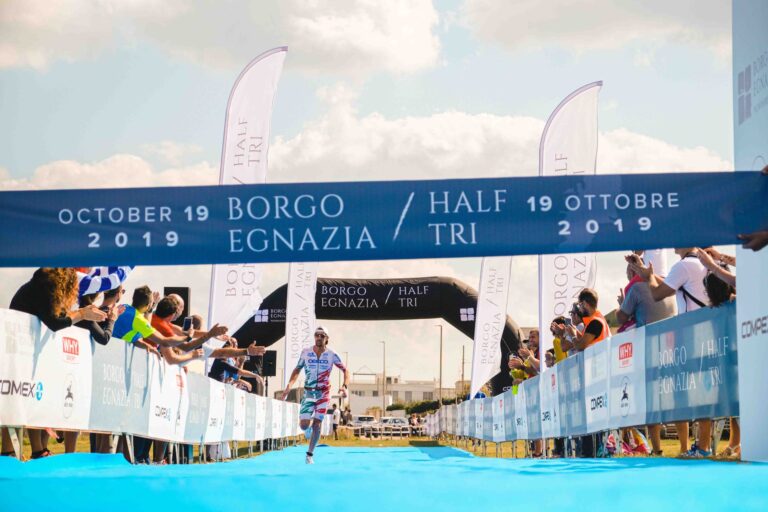 Dominio assoluto di Alessandro Degasperi alla Borgo Egnazia Half Tri - Osservatorio Fasano