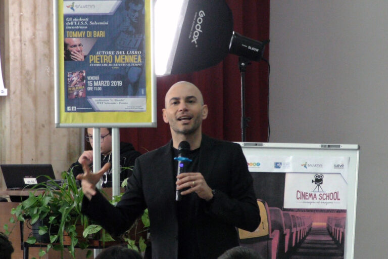 Tommy Di Bari incontra i ragazzi del Salvemini VIDEO - Osservatorio Fasano