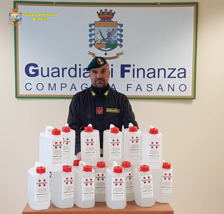 Sequestrati 100 litri di falso disinfettante in un minimarket di Fasano Sequestrati 100 litri di falso disinfettante in un minimarket di Fasano - Osservatorio Fasano
