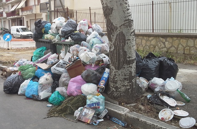 Emergenza rifiuti: in arrivo nuova legge regionale ma i problemi intanto restano Emergenza rifiuti: in arrivo nuova legge regionale ma i problemi intanto restano - Osservatorio Fasano