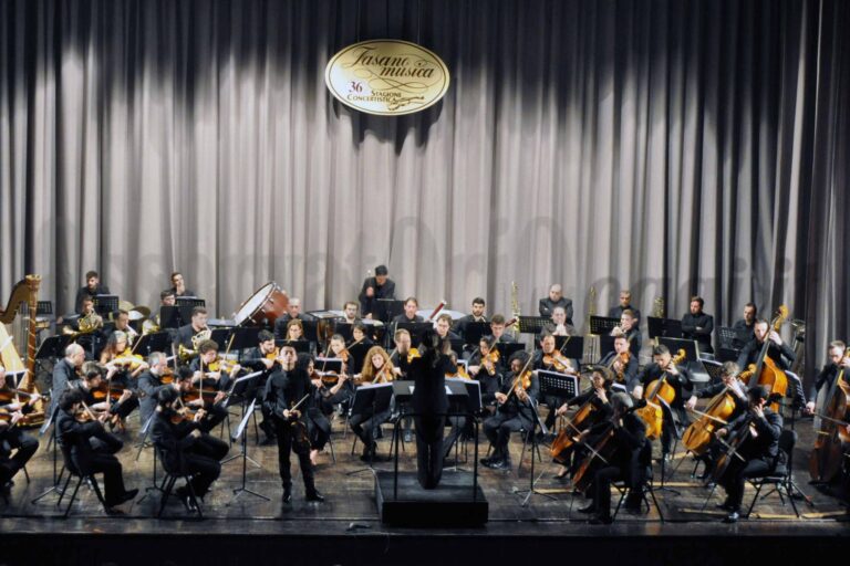 L’orchestra del Petruzzelli lascia il segno a Fasano VIDEO L'orchestra del Petruzzelli lascia il segno a Fasano VIDEO - Osservatorio Fasano