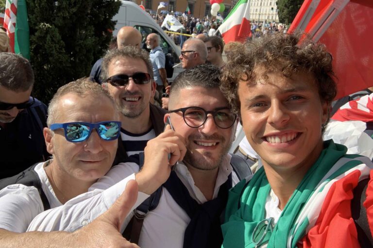 I 'giovani forzisti' di Fasano in piazza a Roma - Osservatorio Fasano