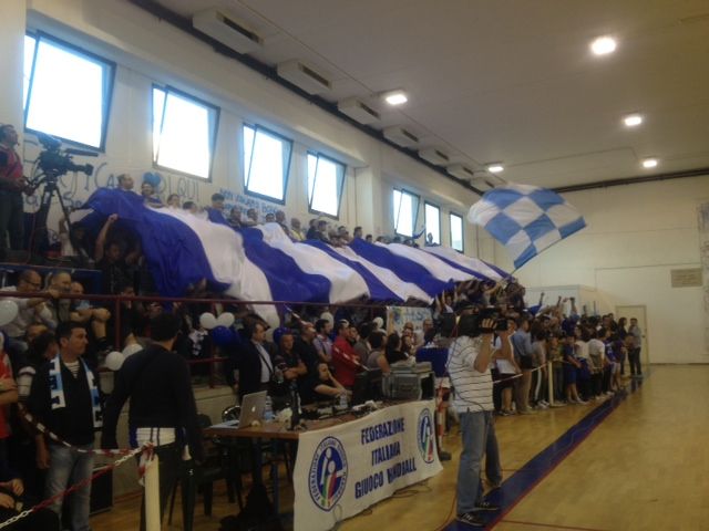 Non basta il cuore e il tifo alla Junior Fasano per arrivare in finale: vince ma passa il Bolzano Non basta il cuore e il tifo alla Junior Fasano per arrivare in finale: vince ma passa il Bolzano - Osservatorio Fasano