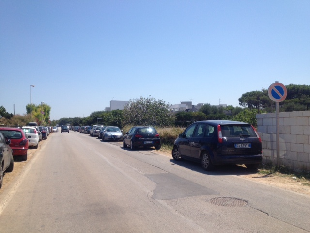 A Torre Canne piazze fantasma e parcheggio selvaggio A Torre Canne piazze fantasma e parcheggio selvaggio - Osservatorio Fasano