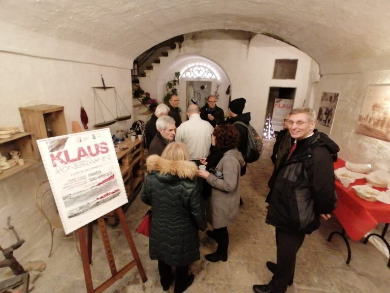 Inaugurata mostra fotografica del sacerdote tedesco Klaus Honermann Inaugurata mostra fotografica del sacerdote tedesco Klaus Honermann - Osservatorio Fasano