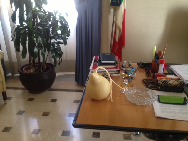 Il provolone di Striscia la notizia a un dirigente comunale Il provolone di Striscia la notizia a un dirigente comunale - Osservatorio Fasano